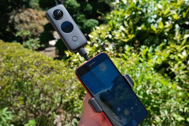 Insta360 ONE X2と自撮り棒とスマホを固定した撮影キット